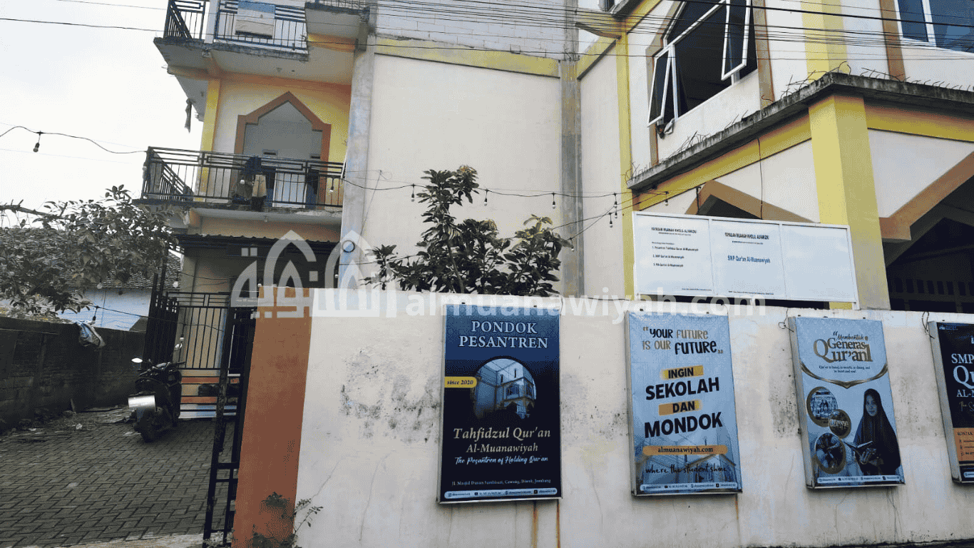 Gedung pondok pesantren tahfidz putri Al Muanawiyah Jombang tempat menimba ilmu Al-Qur’an yang bisa dibantu melalui sedekah di hari Jumat