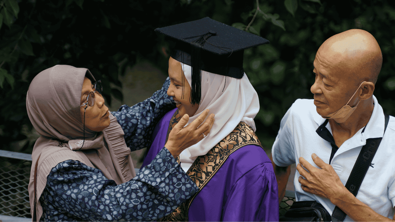 tanda ilmu yang bermanfaat berkah bagi kehidupan sehari hari bukan hanya gelar akademik
