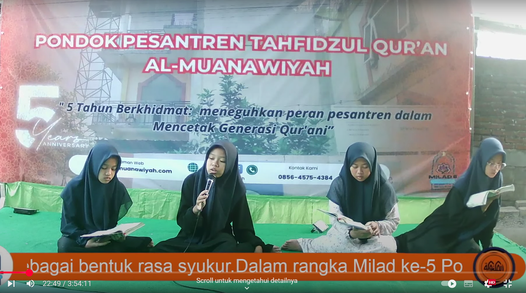 foto beberapa santri sedang khotmil Qur'an dalam acara milad ke-5 PPTQ Al Muanawiyah Jombang