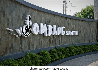 sejarah Jombang kota santri, pondok pesantren Jombang. Foto tulisan Jombang Santri di Alun-Alun Jombang sebagai ikon Kabupaten Jombang Jawa Timur