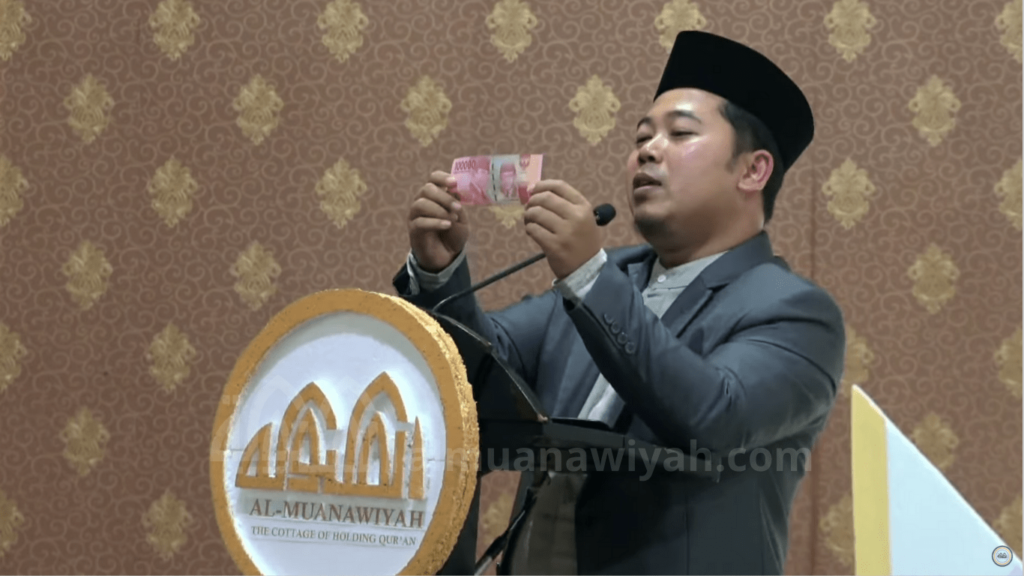 orasi ilmiah Al-Qur'an DR Mufarrihul Hazin wisuda tahfidz pondok pesantren tahfidz putri Al Muanawiyah Jombang, menjadi orang shalih dan mushlih