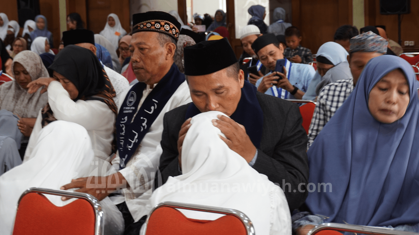 wisuda tahfidz 30 juz pondok pesantren putri tahfidz Al Muanawiyah Jombang