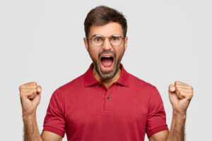 gambar orang marah ilustrasi hikmah puasa sebagai kontrol emosi