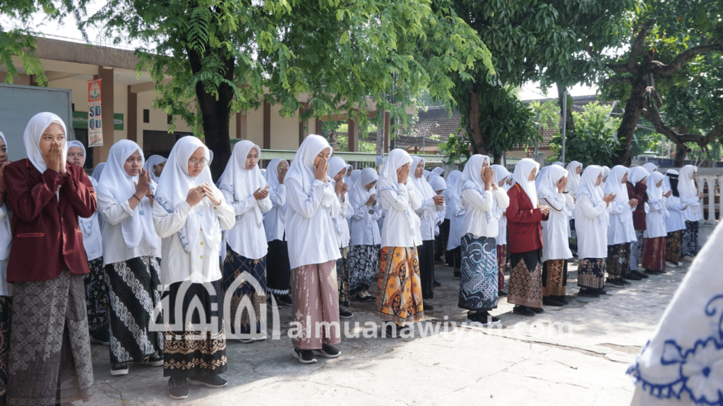 gamabr para santri sedang berdoa ilustrasi pendidikan pesantren
