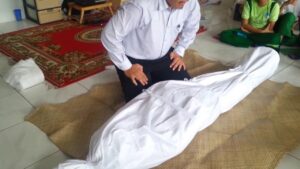gambar kain kafan putih untuk jenazah