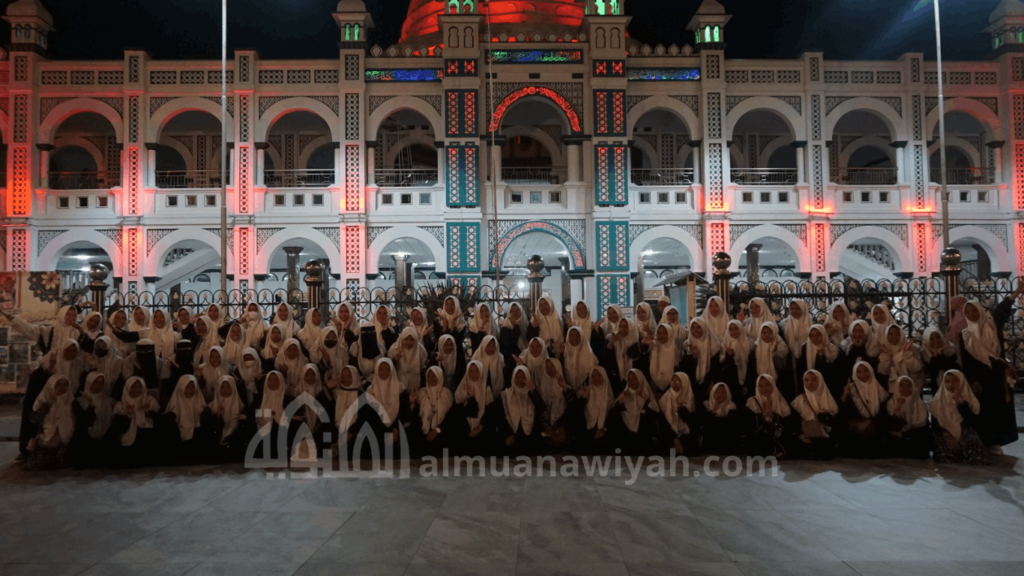 gambar masjid agung Al Anwar Pasuruan dengan santri peserta outdoor PPTQ Al-Muanawiyah