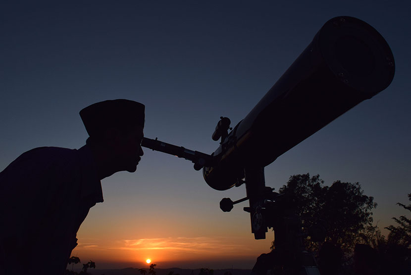 gambar rukyatul hilal metode penentuan waktu berpuasa Ramadhan