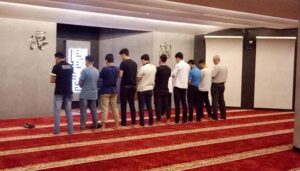 gambar shalat berjamaah laki-laki di masjid contoh cara pelaksanaan shalat jamak