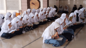 gambar santri murojaah bersama di program unggulan PPTQ Al Muanawiyah