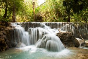 gambar air terjun jernih contoh gambaran surga dalam Surat Al-Ghasyiyah