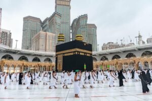 gambar jamaah haji mengelilingi ka'bah contoh cara melakukan tawaf ifadah