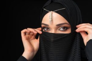 wanita bercadar hitam contoh wanita menutup wajah saat ihram